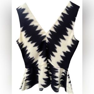 🔥🖤Gorgeous LUCY Paris top black & cream w/ side zip. Fully lined & flattering